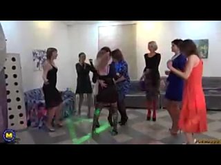 video голодные зрелые хохлушки сняли молодого парня чтобы по трахатся sex