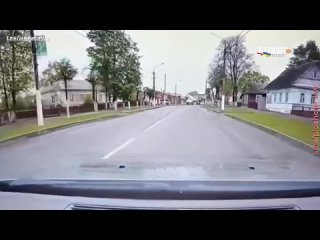 video автомобилист едва не сбил людей на пешеходном переходе в верхнедвинске sex