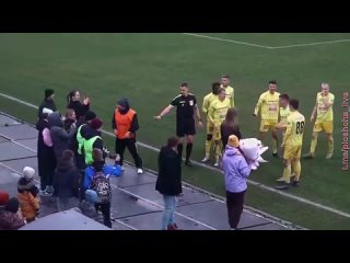video игрок сморгони хотел сделать своей девушке предложение после забитого мяча но что то пошло не так sex