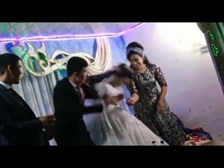 video жених ударил невесту которая лучше справилась с заданием конкурса sex