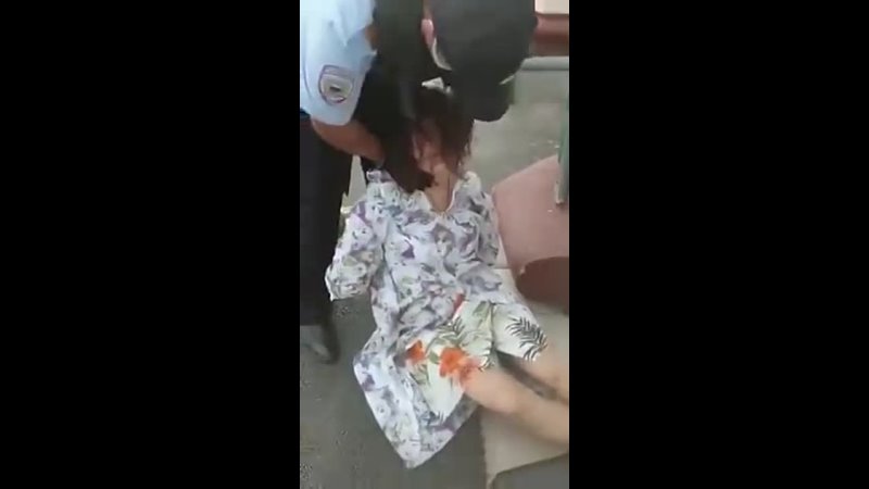 video максимальный репост в москве в мфц женщине стало плохо она сняла маску и на неё накинулись sex