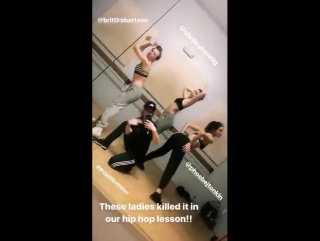 video бритт шелли и фиби на уроке танца с линдсей тейлор brittrobertson phoebetonkin shelleyhennig lindsaytaylor sex