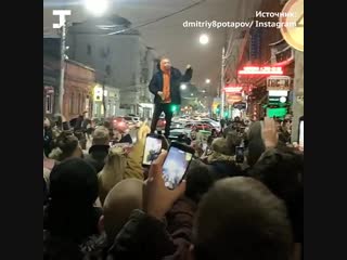 video хаски задержали в краснодаре во время выступления на крыше машины sex