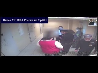 video в екатеринбургском аэропорте кольцово пьяную девушку сняли с рейса в турцию sex