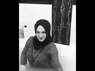 video блогерша в хиждабе оголилась под душем за это видео девушке угрожают расправой sex