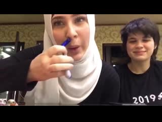 video голая блогерша в хиджабе сбривает усы и бороду sex