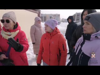 video полицейские разбираются в обстоятельствах происшествия в микрорайоне амурский 2 омск sex