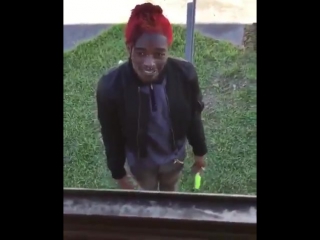 video lil uzi vert общается с фанатами возле школьного автобуса рифмы и панчи sex