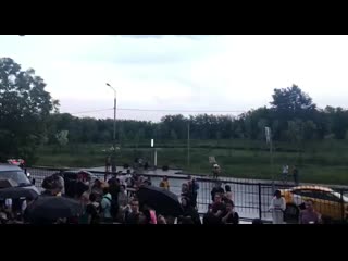 video на улице когда людей перестали пускать они начали кричать позор sex