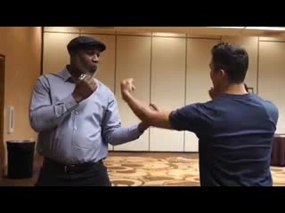 video леннокс льюис зашел к британскому боксеру показать пару трюков перед боем sex