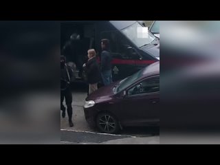 video спилили двери в нижнем тагиле ск полиция и омон взломали две квартиры пока хозяев не было дома sex