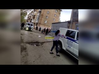 video 18 вооружены и очень опасны в нижнем тагиле компания молодые чуть до смерти не забила мужчину сделавшего им sex