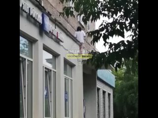 video она махала всем сверху в нижнем тагиле пьяная девушка без трусов решила дать сольный концерт sex