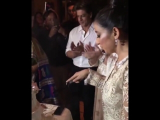 video birthday girl manisha koirala cuts the cake with shahrukhkhan manishmalhotra and many more close friends around sex