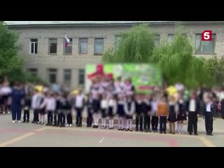 video школьник попытался перерезать горло однокласснице прямо на последнем звонке sex