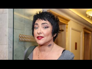 video молодые снова выступила в скандальном голом костюме sex