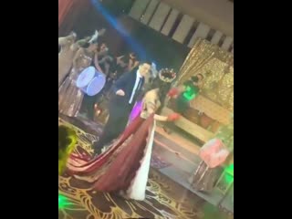video mesut özil dancing with his new wife amine gülse at their wedding party sex