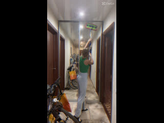 video мою зеркала шваброй универсальной от greenway и салфеткой для стекол и зеркал sex