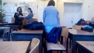 video школьница в короткой юбке показала попу в трусиках в школе sex