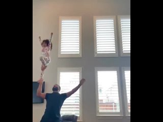 video папа с дочкой выполняют гимнастические упражнения sex