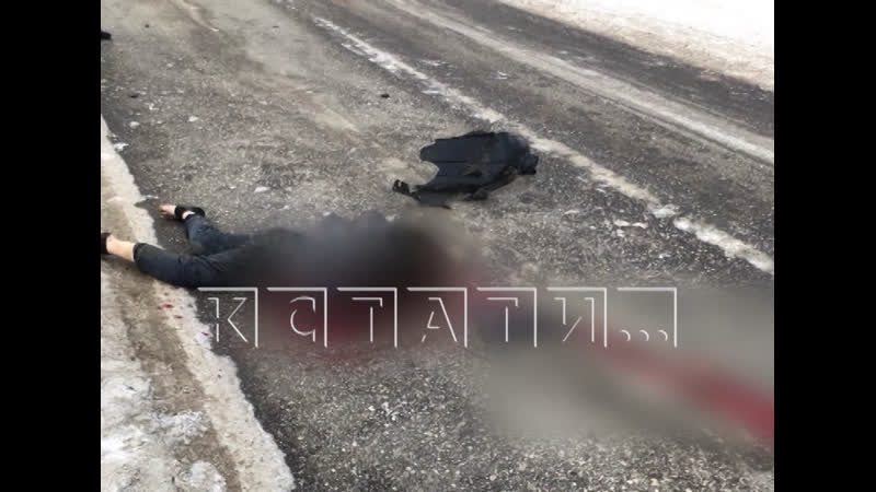 video 18 летний мальчик спускаясь с горки на тюбинге влетел под автомобиль и погиб sex