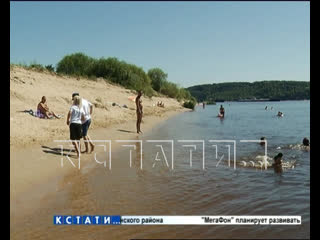 video сотни отдыхающих застряли на диком пляже после того как полиция в ходе рейда арестовала все пассажирские лодки sex