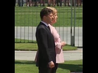 video когда у тебя пульт от её вибратора и ты делаешь вид что ничего не происходит sex