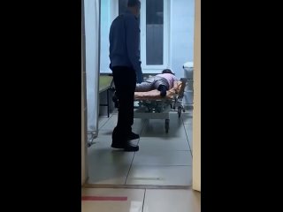 video упадешь будешь на полу лежать охранник грубо обращается с пациенткой в больнице комсомольска на амуре sex