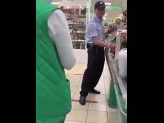 video в балашихе пьяный мент засунул себе в штаны две бутылки спиртного и попытался их украсть из магазина sex