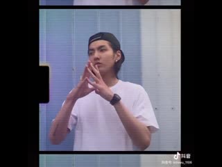 video video 200422 kris tiktok app update пусть вдохновение остановится в этом море времени ohmyvans sex