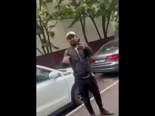 video в москва мигрант извращенец подходит к девочкам лет 14 представляется неким сашей пытается соблазнить показывает sex
