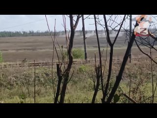 video всу пытаются выбить наши подразделения с занимаемых позиций в районе клещееи используя американские кассетные sex