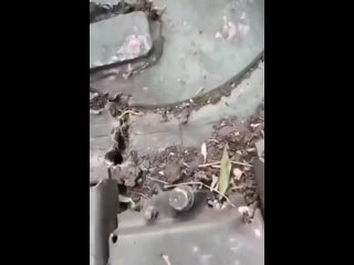 video последствия после прилёта вражеского fpv камикадзе в т 72б3 обр 2022 военный осведомитель sex