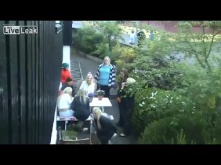 video ой девчааат а давайте запустим эту бомбочку тупые блондинки запускают фейерверк sex