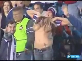 video ярая болельщица показует сиськи sex