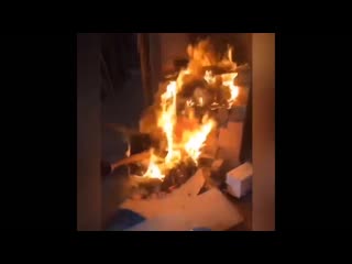 video залезли в недостроенный дом и подожгли его отец одной из них пообещал возместить хозяйке дома нанесенный ущерб vhs sex