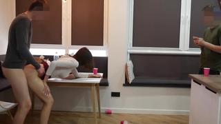 video трахнули по очереди свою подругу после вписки sex