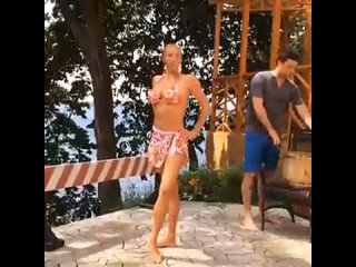video sls волочкова облилась ледяной водой в вертикальном шпагате sex