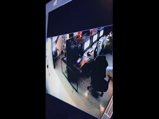 video девушка геймер разнесла на куски монитор в компьютерном клубе sex