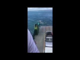 video автомобиль уехал с парома в море во время переправы sex