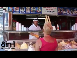 video мороженое на палочке в виде реалистичного мужского члена an ice cream vendor trap a client with an ice like penis sex