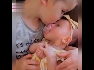video братик со своей сестренкой какие же милые детки sex