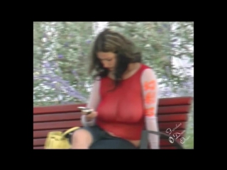 video без лифчика в прозрачной блузке на скамейке sex