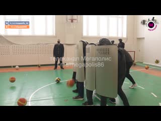 video в нижневартовске полиция сыграла со школьниками в задержания sex