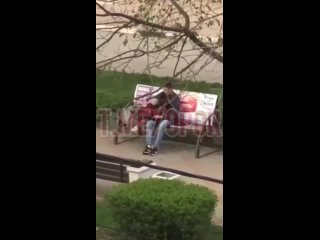 video в ростовской области две девушки запалили бабу которая принялась ртом играть на грязной губной гармошке прямо на sex