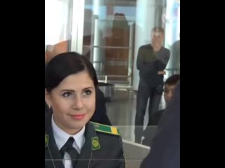video реакция девушки при проверке паспорта криштиану роналду sex