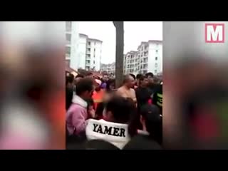 video голого мужа и его любовницу привязали к дереву китай sex
