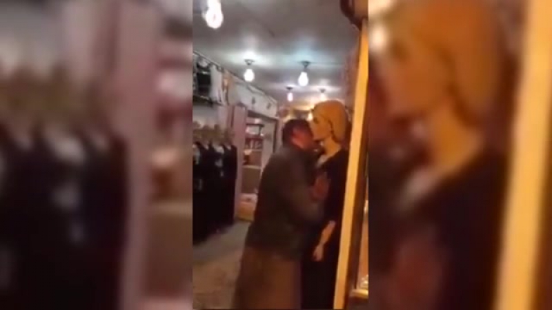 video мигрант нагло молодые манекен в магазине одежды sex
