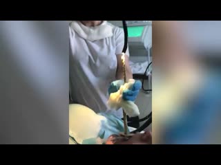 video девушка уснула заползла змея обратилась к медикам sex