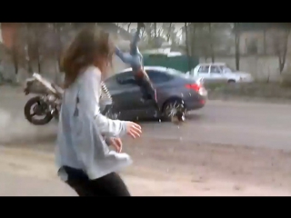 video тп решила показать горижоп на трассе а мотоциклист засмотрелся на сиськи sex